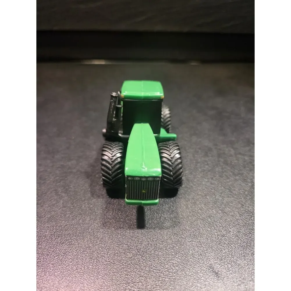 1/64 ERTL JOHN DEERE 119 8 SR00 Metal Bottom And Hitch, Plastic Upper Shell